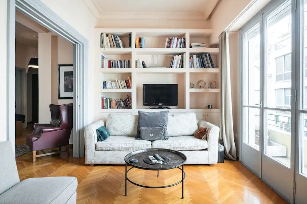 Neoclassical Athenian 2-bed Apt Balcony