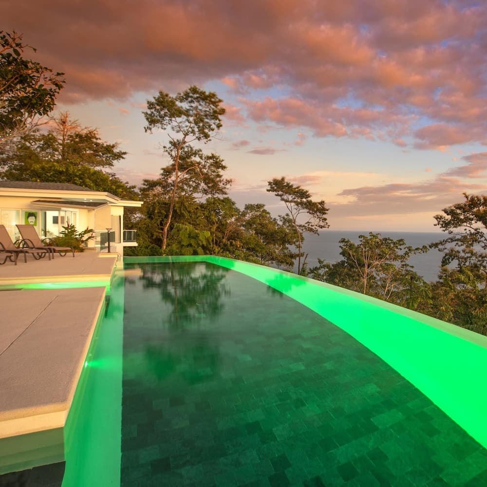 Adeluna Luxury Ocean View Villas