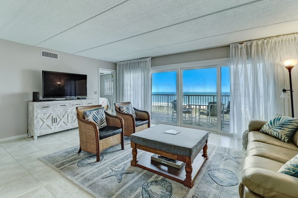 445 Amelia By The Sea 3 Bedroom Condo by RedAwning