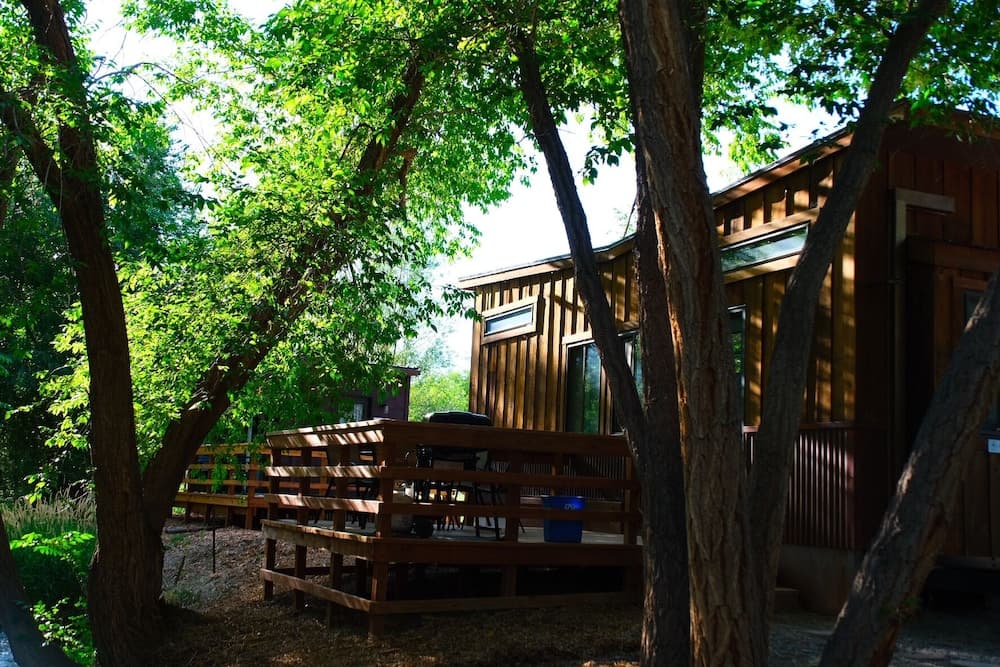 Cedar Creek Lodging & RV Park