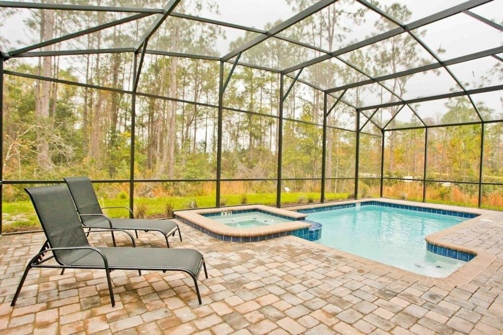 Storey Lake 7 Bedroom With Extra Large Bedrooms! 7 Home by RedAwning