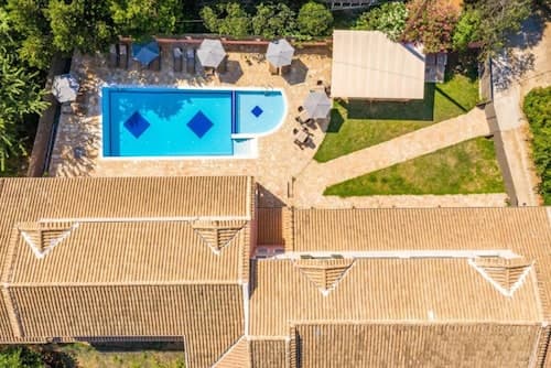BELLA DE LUX  APTS
