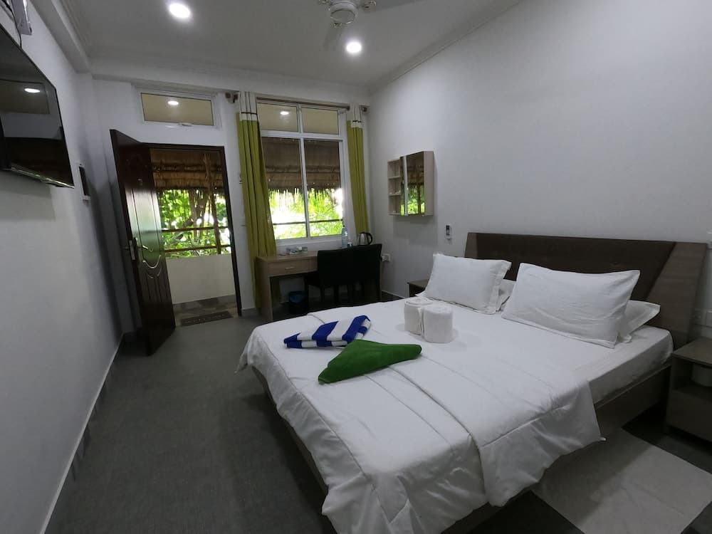 Dhangethi Inn