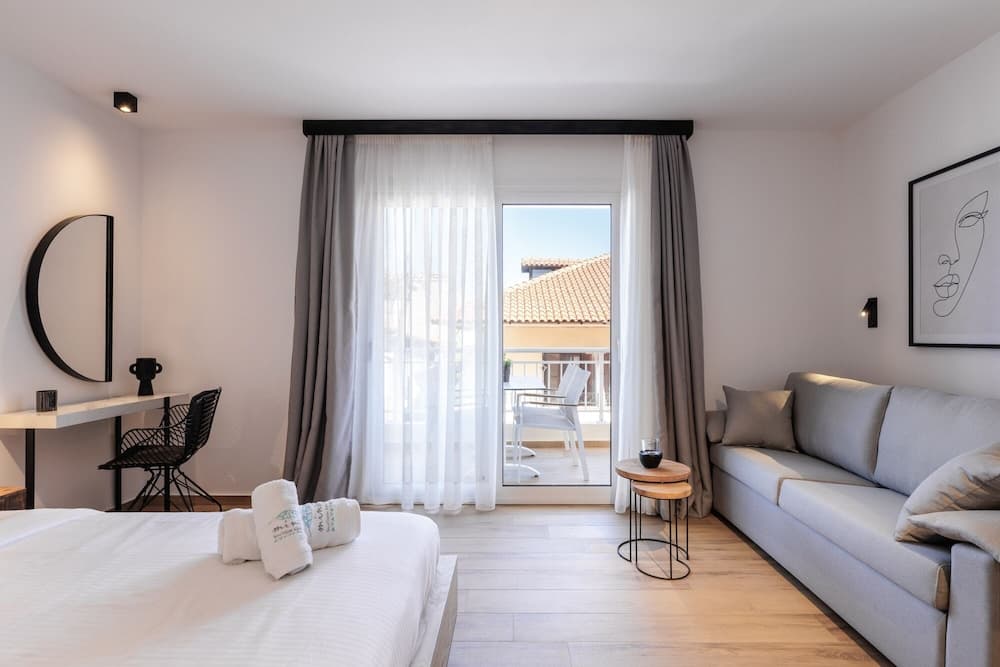 Kentro Luxury Suites