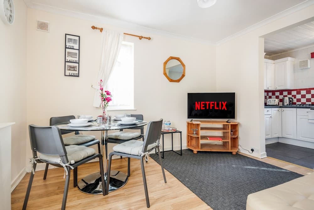 MPL Apartments - Woodside House by Harry Potter Studios