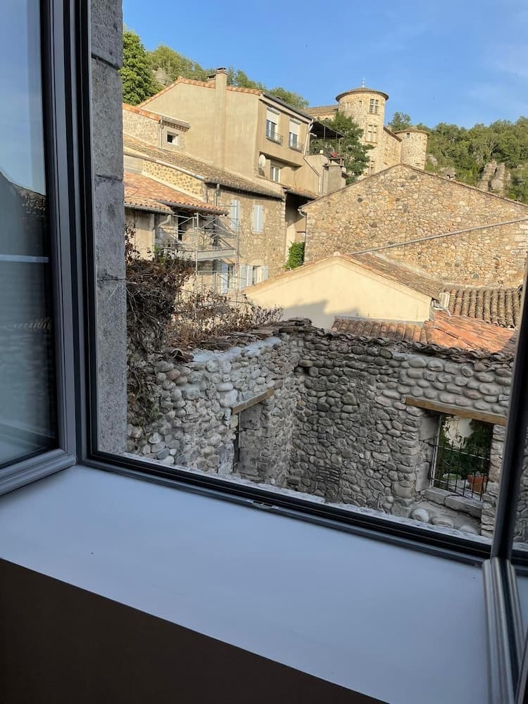Konaklama yerinden şehir manzarası