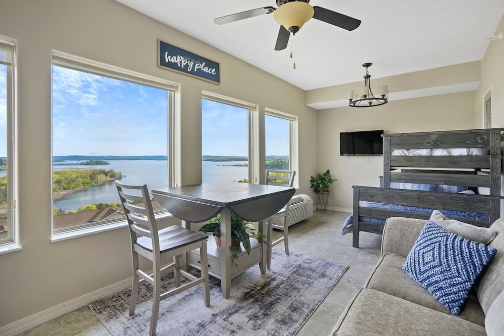 Happy Place Condo - Stunning Table Rock Lake Views
