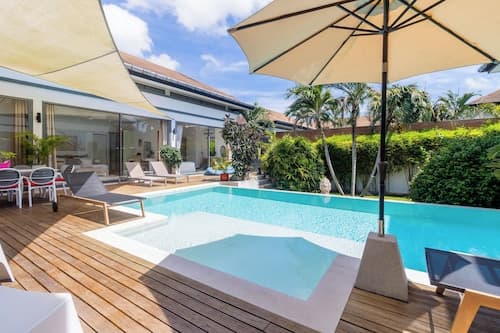 Modern 4BR Pool Villa Virginie Naiharn