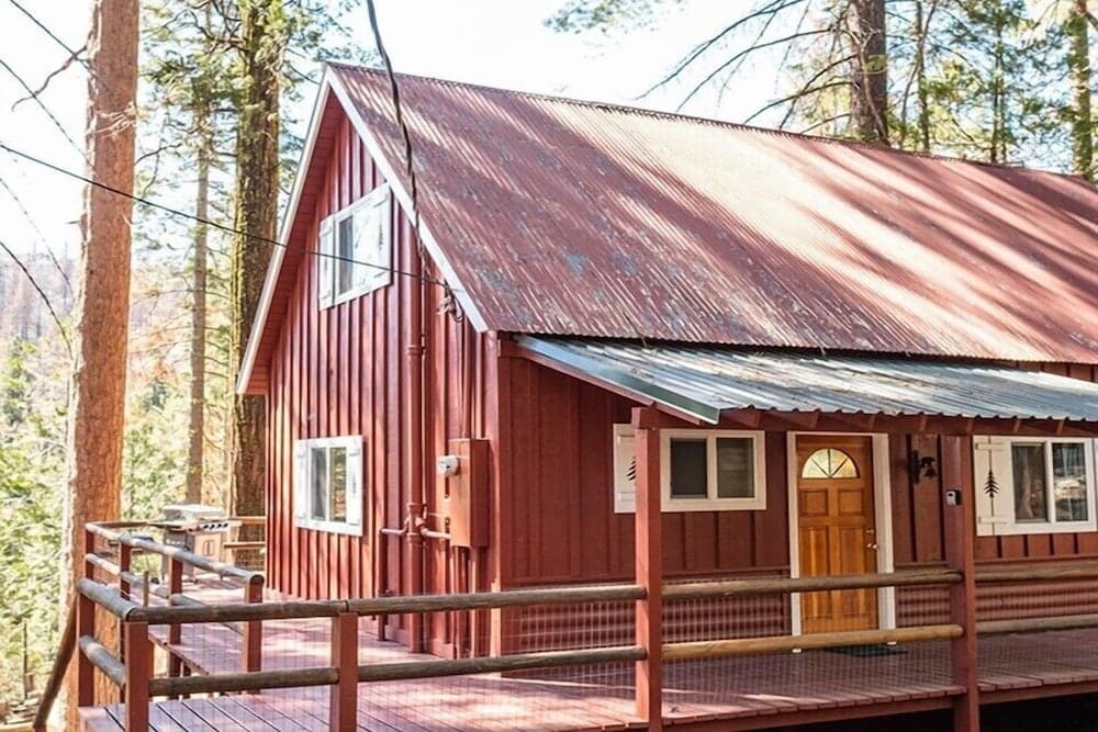 Red House - Minutes to Shaver Lake!