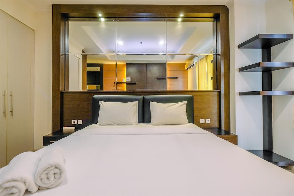 Fancy And Classic Studio Room At Bellezza Apartment