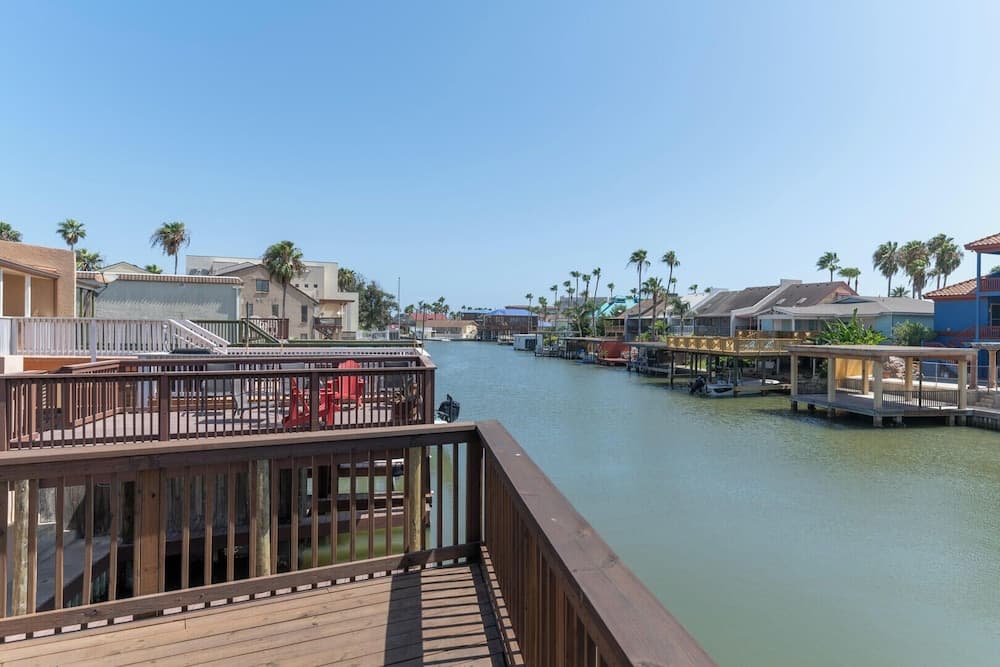 Waterfront Townhome With Private Deck & Boat Slip!
