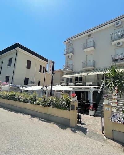 Hotel Moroni