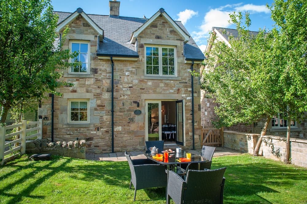 Northern Hideaways Apple Store, Ellingham