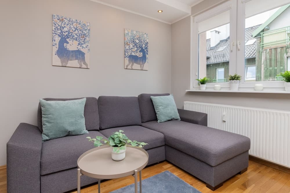 Malczewskiego Apartment by Renters