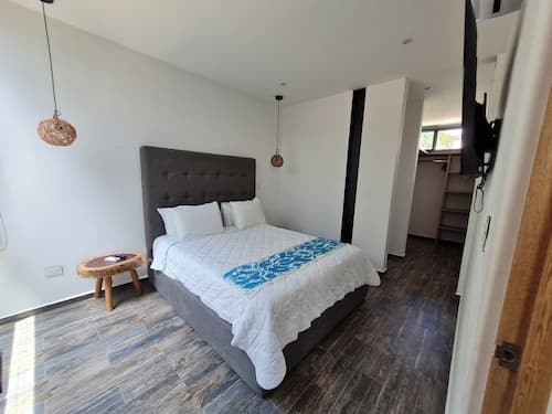 CASA MEXICANA MODERNA - PISCINA PRIVADA