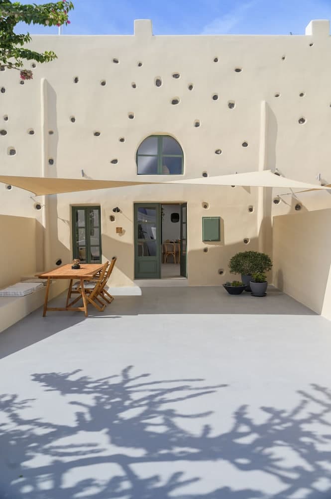 Elements Cave Suites