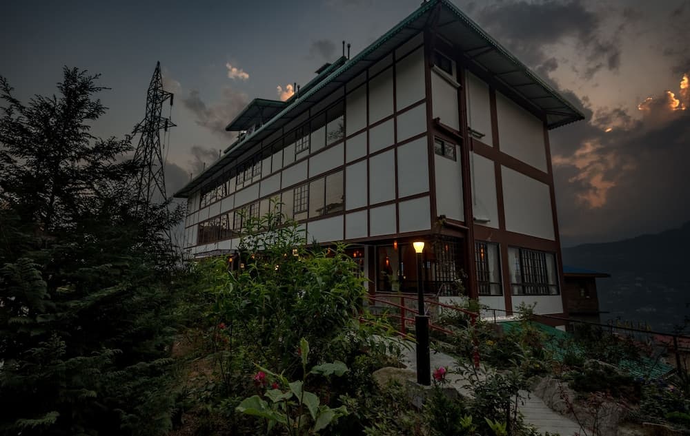 Hotel 100 Petals - Gangtok 12 mins from MG Marg