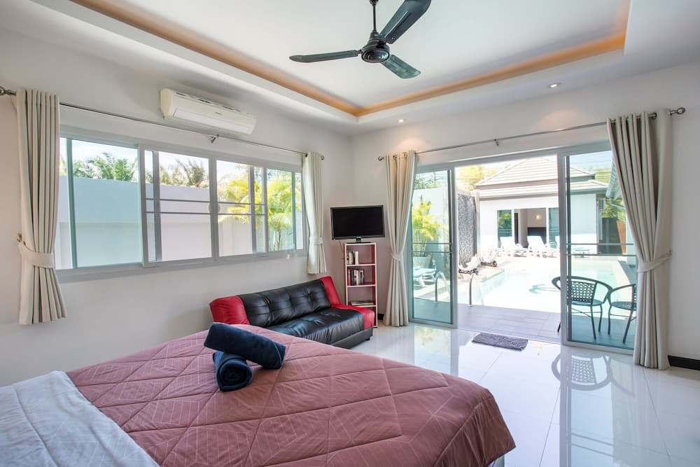 Modern Elegance 3BR Pool Villa Marine