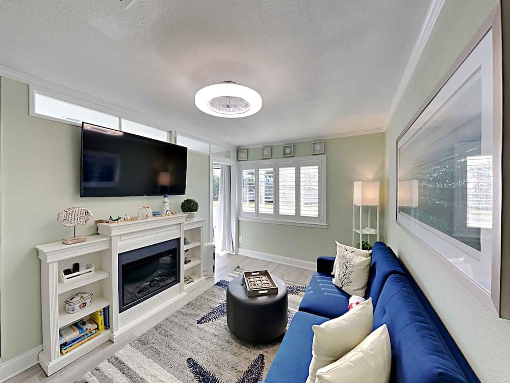 Canal Place II #105 - Waters Cove