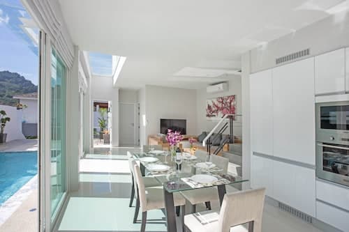 Elegant Designer 4BR Pool Villa Skylight