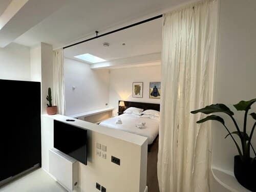 Design led 1 Bedroom Flat in Buzzing Queens Park