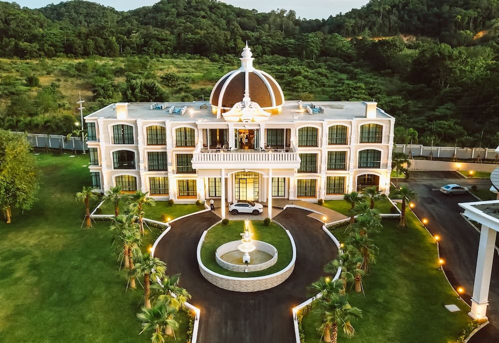 Grand Lord Hotel& Residence