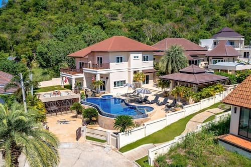 5 Bedroom Pool Villa Close To Town H5
