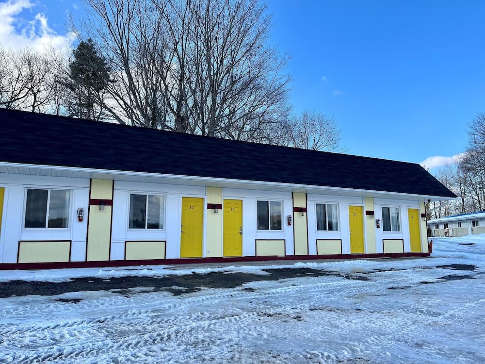 Skyland Motel Inn & Suites