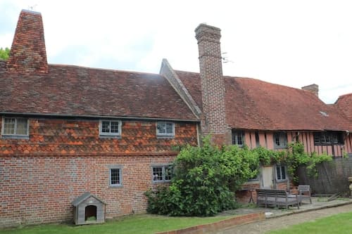 Delightful 4BD Home Full of Flair Edenbridge Kent