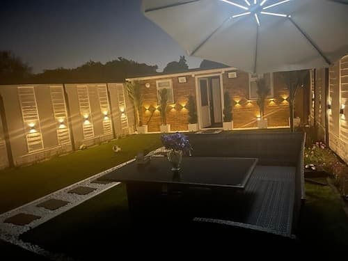 Heathrow Garden Lodge [Free Parking • Netflix • Prime • Coffee • WiFi]