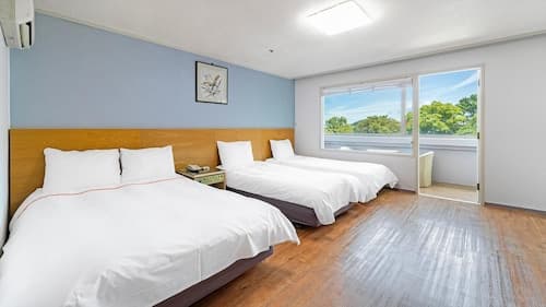 Jeju Honeycrown Hotel