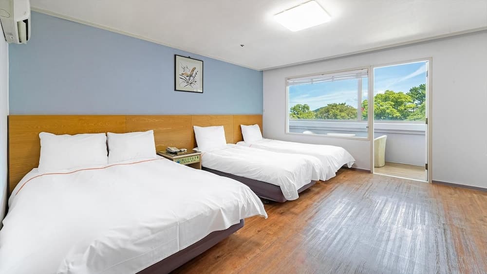 Jeju Honeycrown Hotel