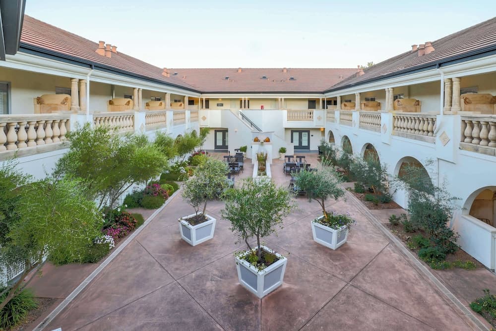 The Lodge at Healdsburg, Tapestry Collection by Hilton