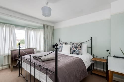 Cheerfull 3-bedroom Home With Parking Garden