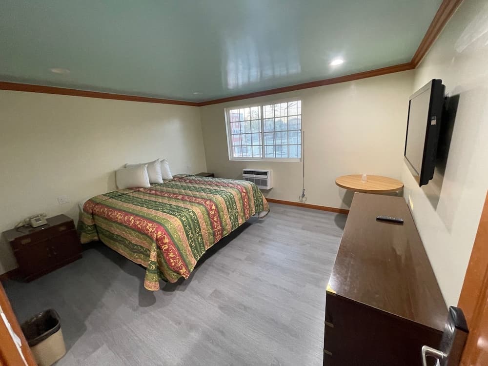 Hilltop Motor Inn