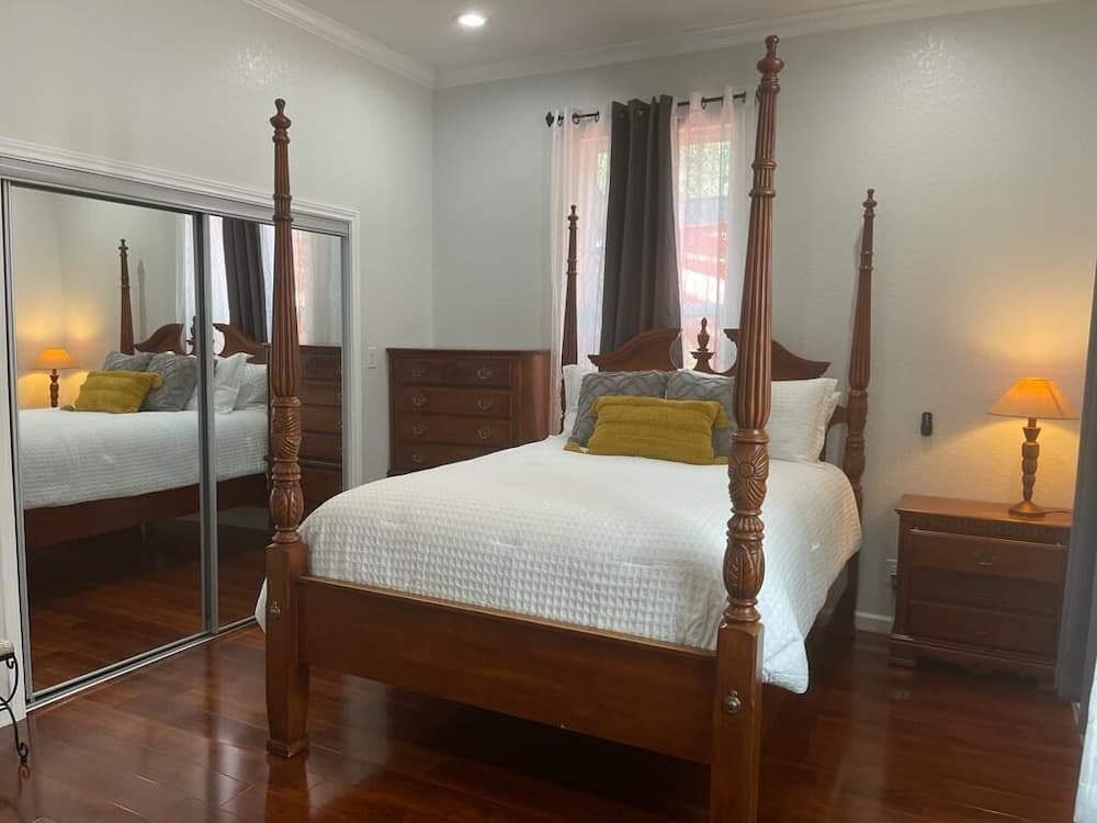 Woodlawn Main-House Downtown SA