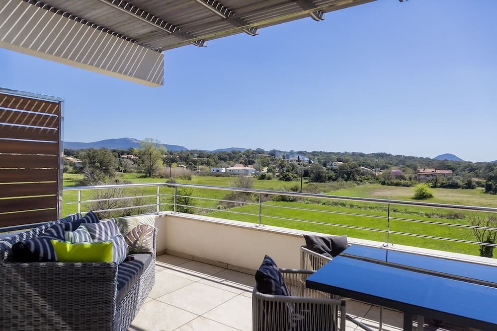 Résidence Domaine D'arca Porto Vecchio - Location T2 - 4 Personnes "eluard 10"