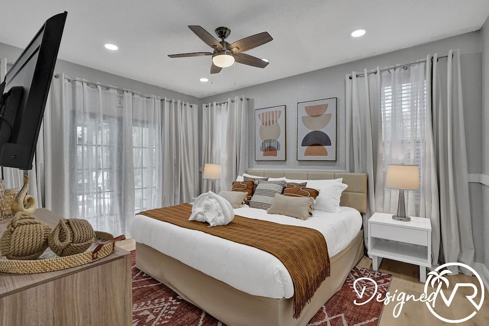 Modern Chic 7-BR with Pool & Gameroom