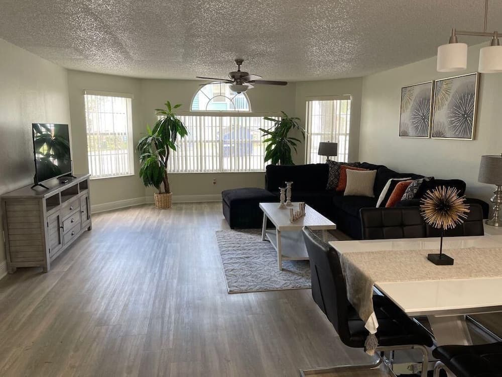 Three Bedroom Apartment #7 -- 2737 NPB -- Vusa Three Bedroom Condo Apartment