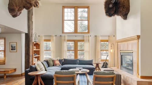 Holly by Avantstay In the Heart of Breckenridge w/ Hot Tub, Game Room & Roof Top Patio Sleeps 24