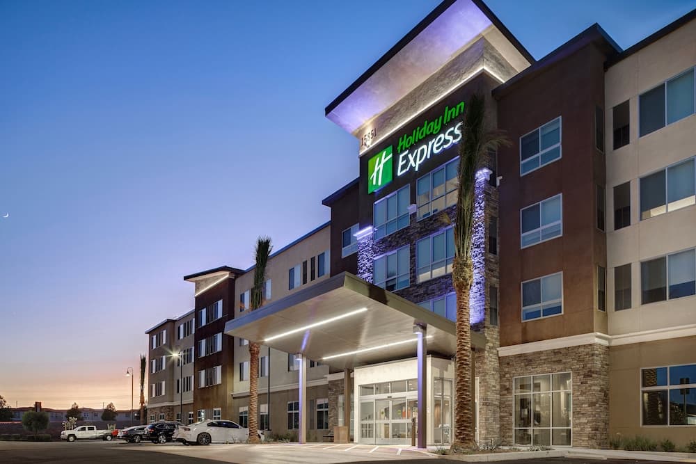 Holiday Inn Express & Suites Chino Hills by IHG
