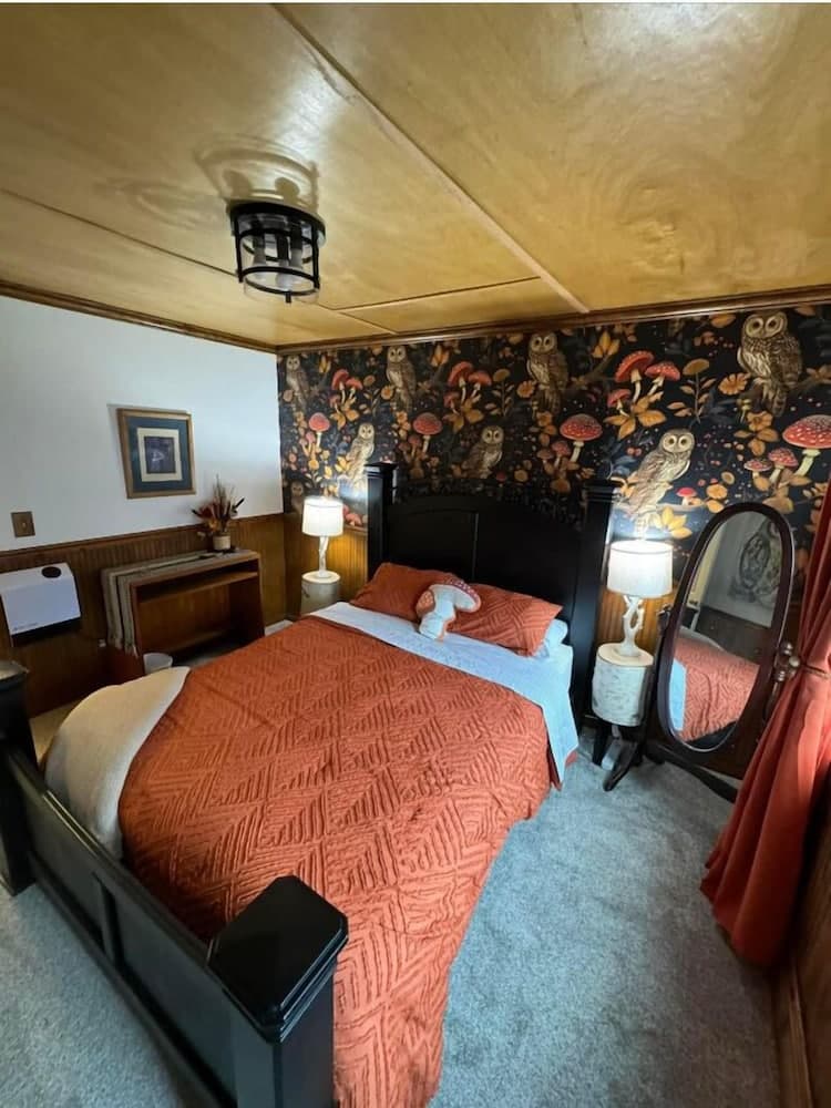 Nauti Otter Inn and Yurt Village