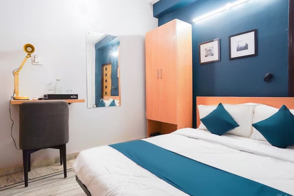 Goroomgo Giriraj stay Hub Near VIP Bazaar Naskarhaat Kolkata