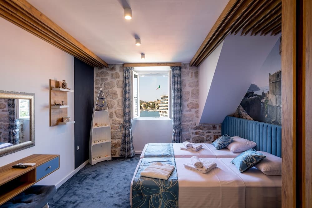 Apartments and rooms Naida