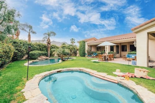 Firefly by Avantstay Spacious Backyard w/ Pool& Hot Tub!