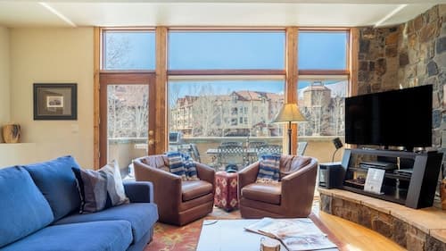 Le Chamonix I by Avantstay Condo w/ Views in Great Location