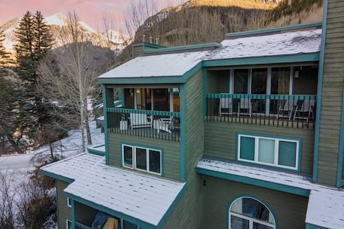 Pandora by Avantstay Modern Mountain Escape in Great Location @ Entrance of Bear Creek Trail