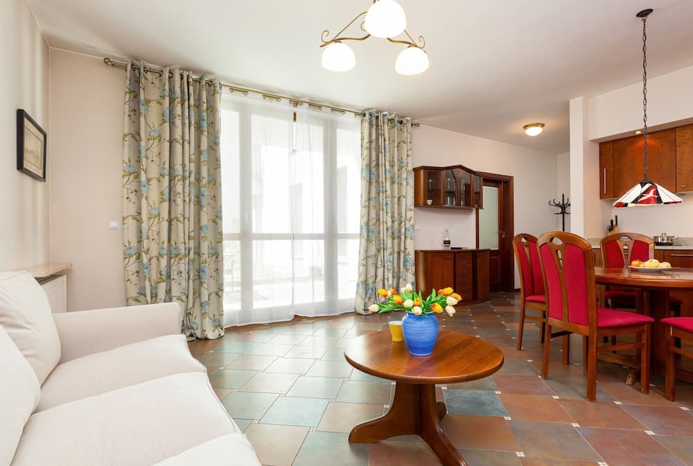 Obrzeżna Apartment by Renters