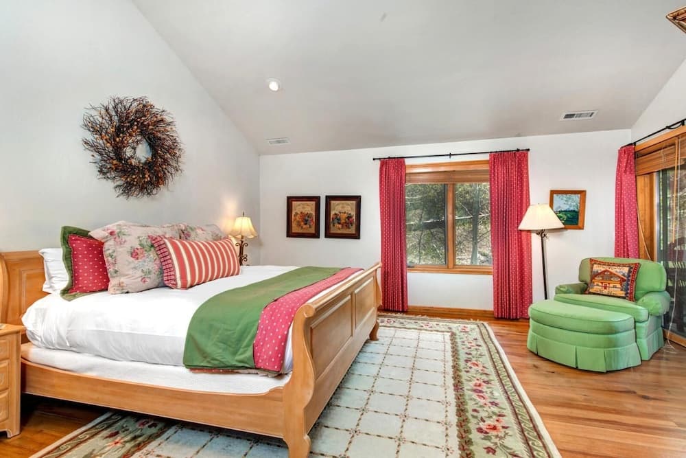 Nordic Retreat 5 Bedrooms PAC-2410 by KBM