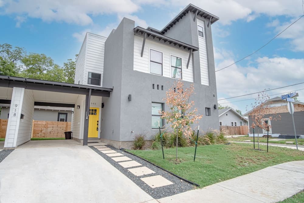 Cozy and Gorgeous 3 BR 2 BA Near Amazing Downtown